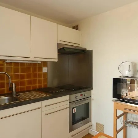 Le Lavandou, 2 Pieces, 4 Personnes - Fr-1-251-623 Apartment Le Lavandou