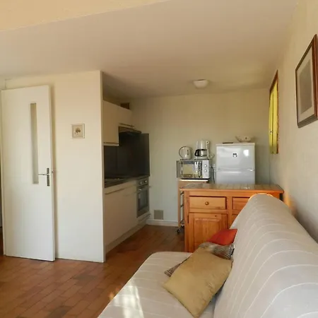 Le Lavandou, 2 Pieces, 4 Personnes - Fr-1-251-623 Apartment Le Lavandou